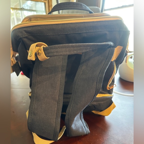 Momigo Breast Pump Backpack with Cooler - Picture 4 of 10